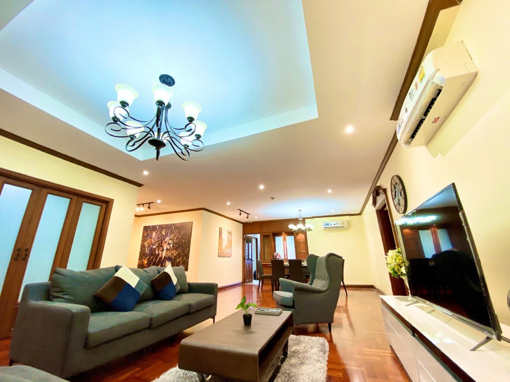 Фото Отель Sukhumvit Suites