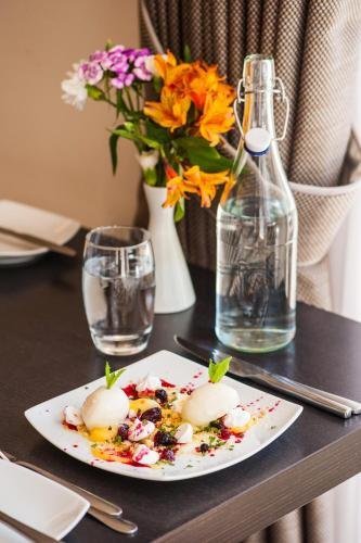 Фото Mannin Hotel