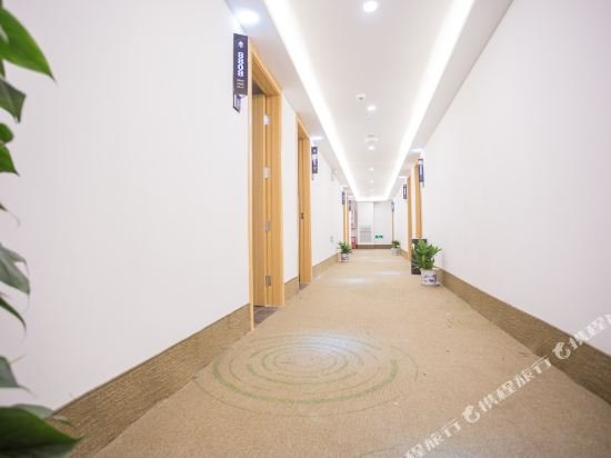 Фото GreenTree Inn Nanchang Honggutan New Area Cuiyuan Road Subway Station Business Hotel