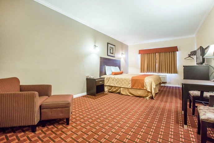 Фото Rodeway Inn & Suites Pasadena