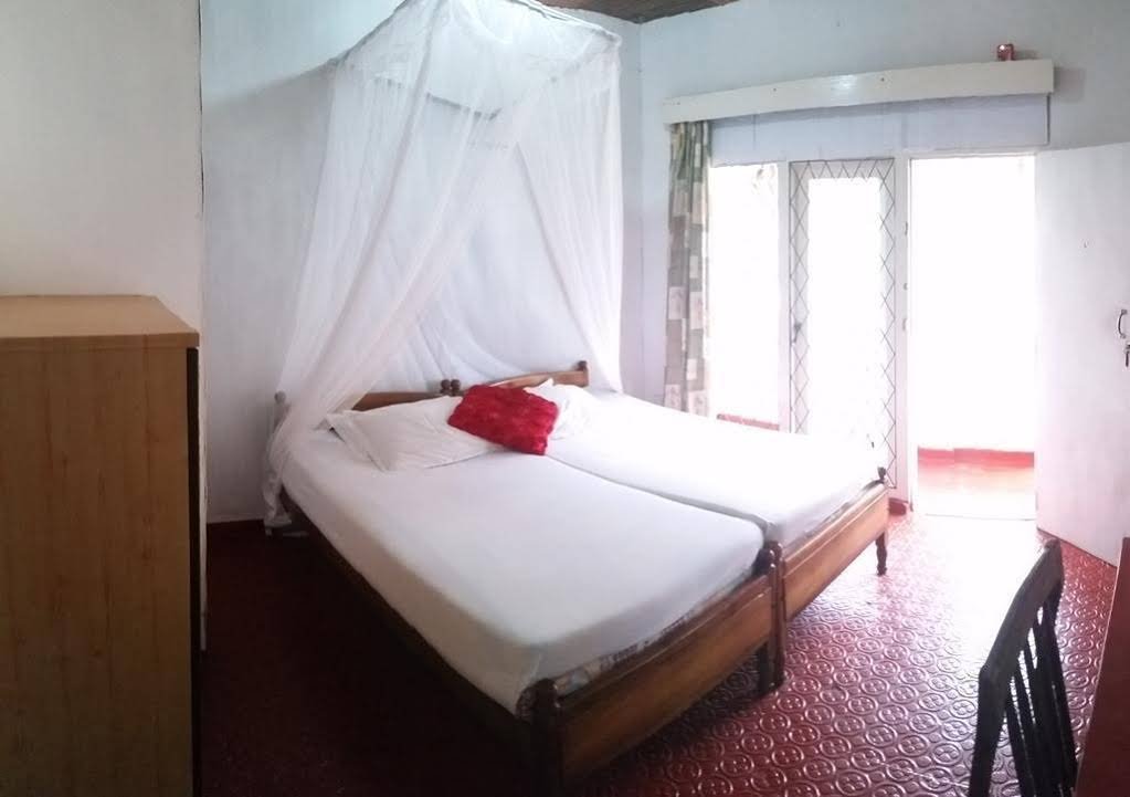 Фото Mrs Wijenayake's Beach Haven Guest House