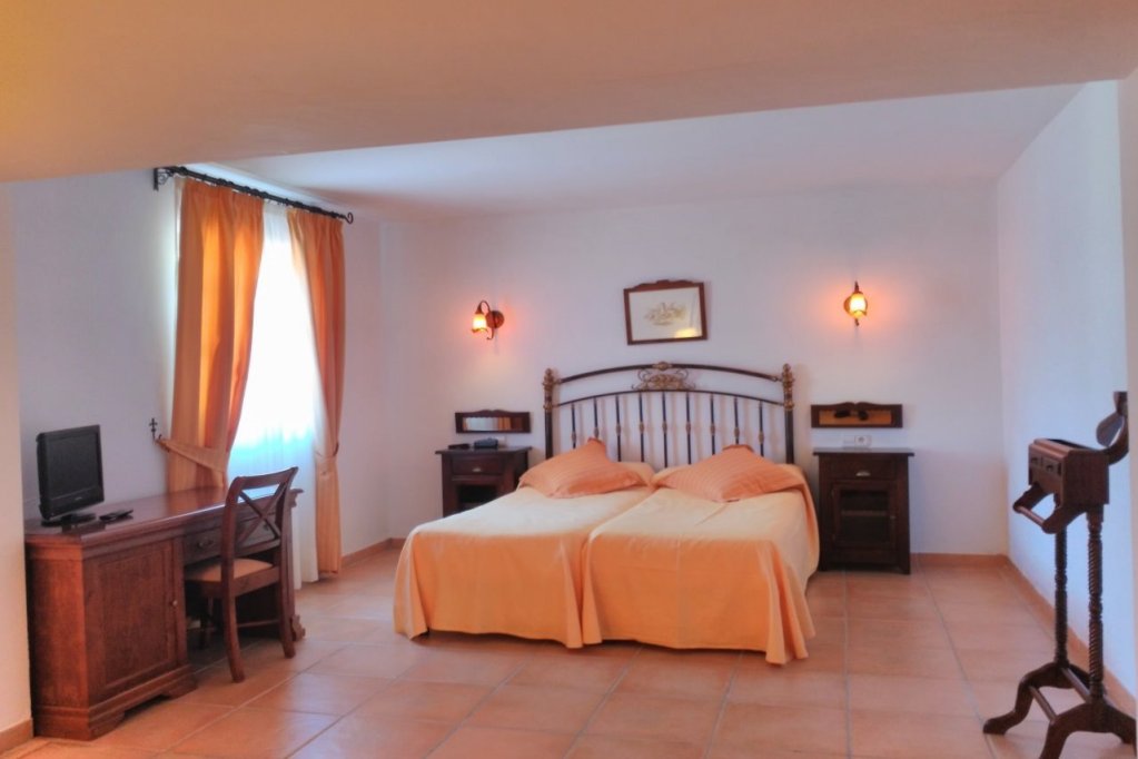 Фото Son Manera Retreat Finca