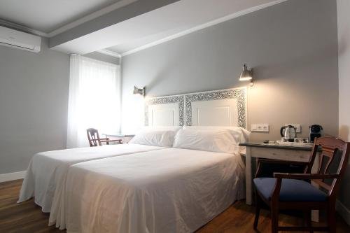 Фото Hostal los Castañuelos