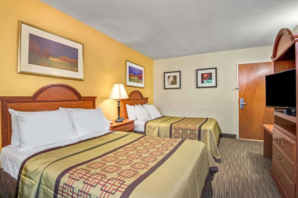 Фото The Longleaf Hotel