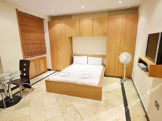 Фото Hyde Park Economy Apartments