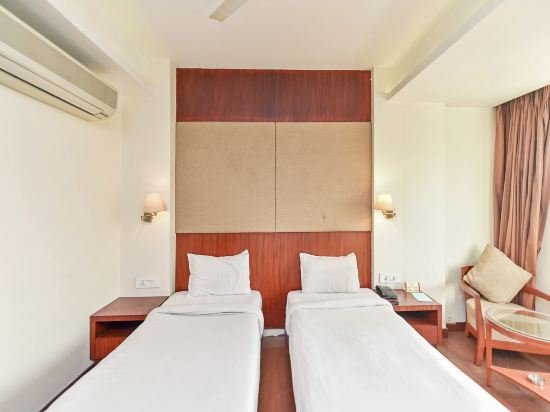 Фото L N Marriott Hotel