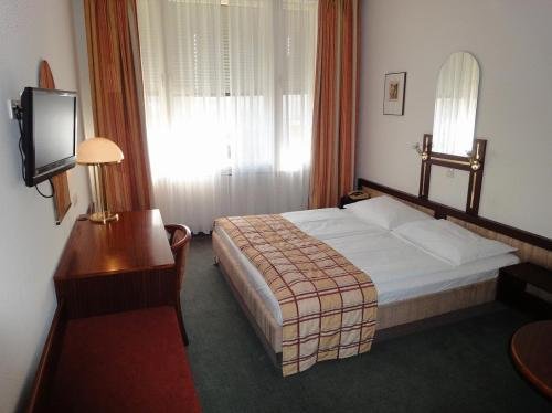 Фото Continental Hotel-Pension