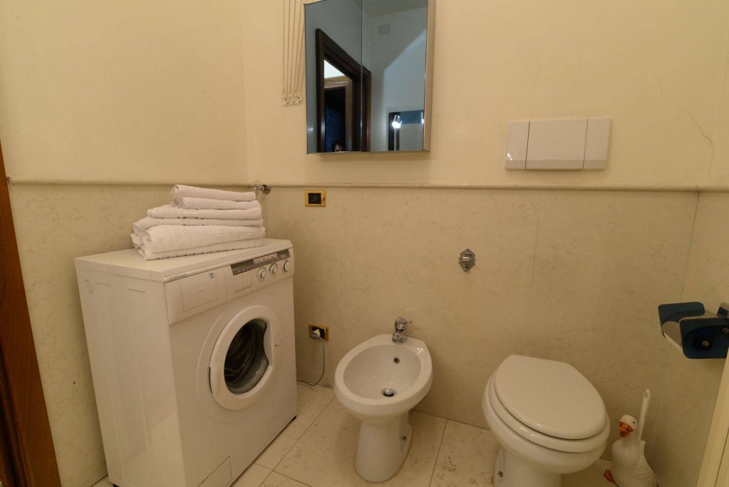 Фото Piazza delle Erbe Stylish Flat