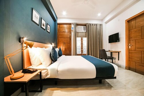 Гостиница Vaccinated Staff- Oyo Silver Key 77709 Stay Heaven в Дели