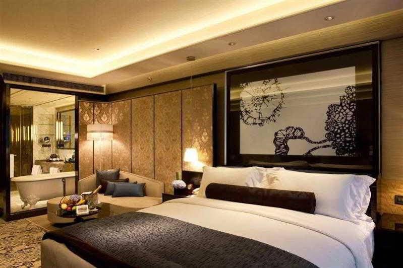Фото The St. Regis Shanghai Jingan
