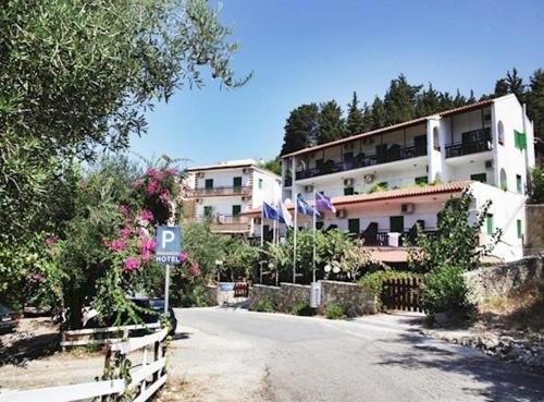 Фото Bastas Hotel & Studios