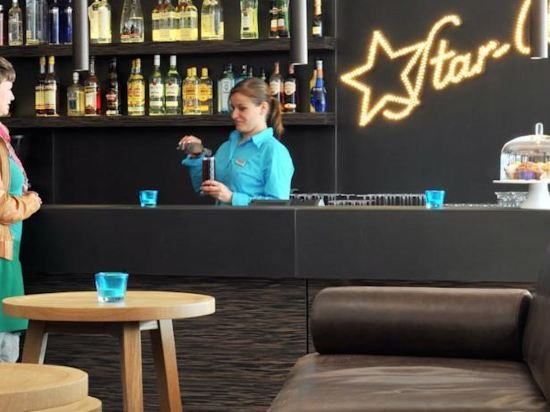 Фото Motel One Hamburg am Michel