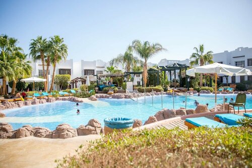 One Bedroom Apart Deep Purple by Pool