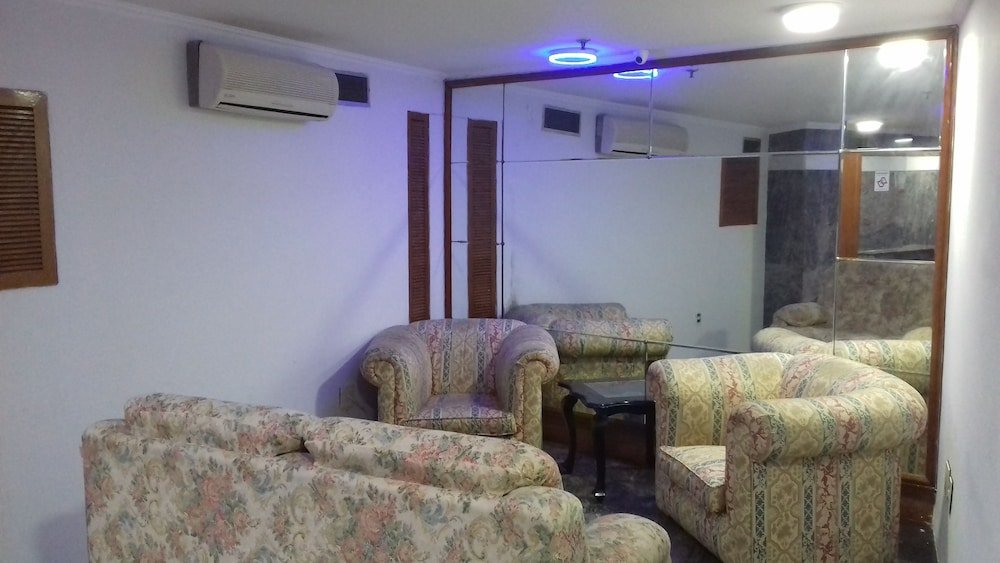 Фото La Guardia Hotel