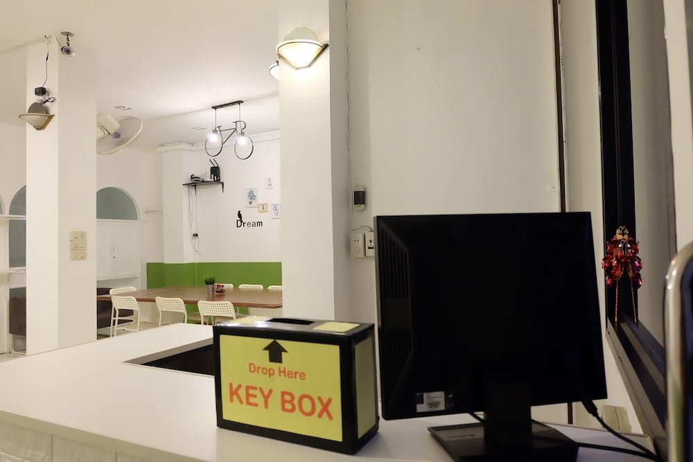 Фото Asoke Montri Hostel