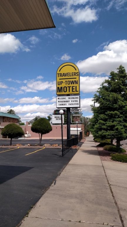 Фото Travelers Uptown Motel
