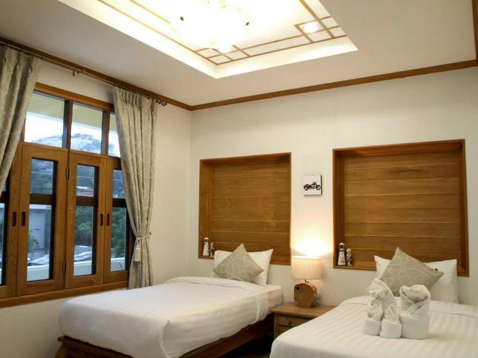 Фото Small Hotel