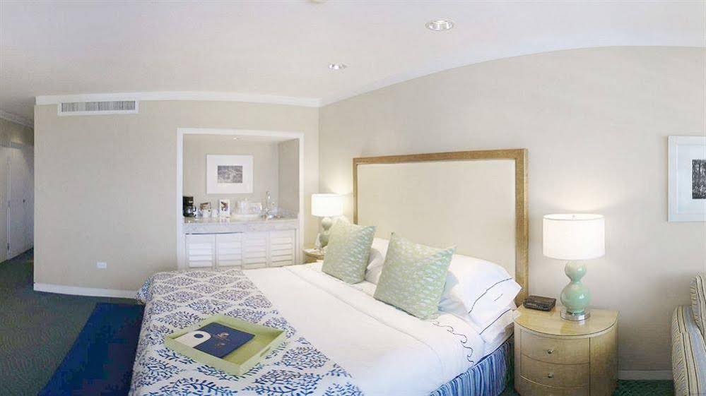 Фото Naples Beach Hotel and Golf Club