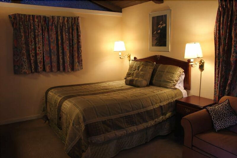 Гостиница Jayes Timberlane Resort