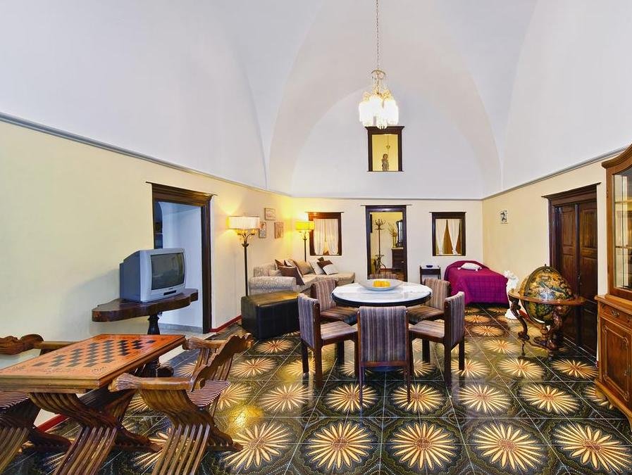 Фото Iriana Suites