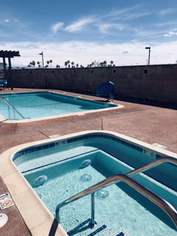 Фото Best Western Plus Desert View Inn & Suites