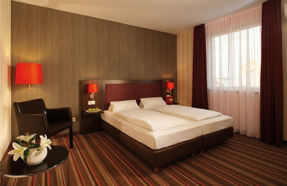 Фото Leonardo Hotel Köln