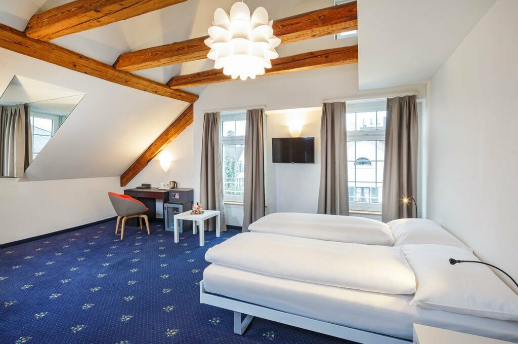 Hotel Swiss Night by Fassbind, Zurich, photo