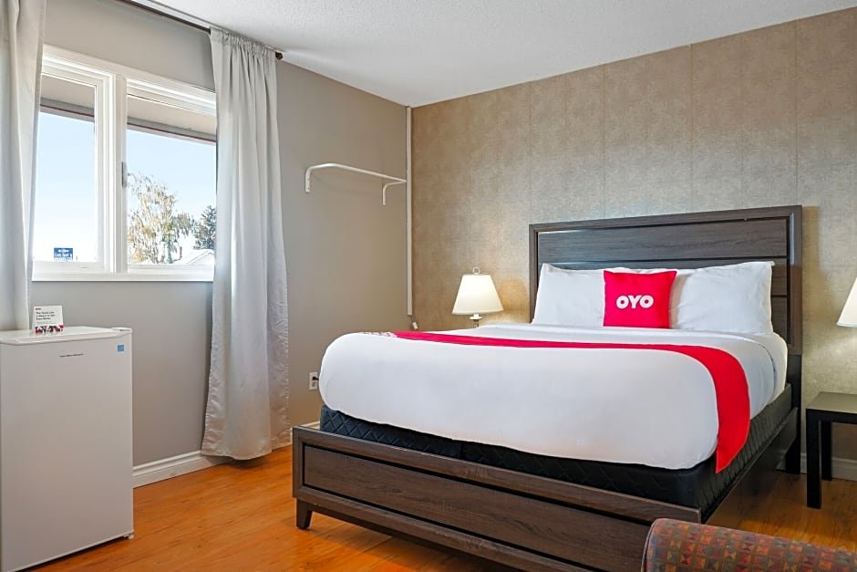 Фото Hotel Bethel - Fort MacLeod, Ab