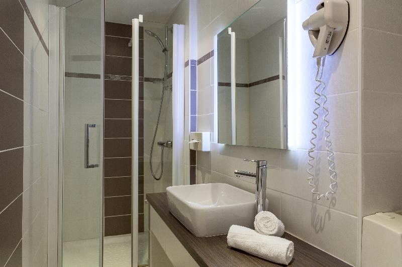 Фото Hotel Les Nations The Originals Boutique Vichy