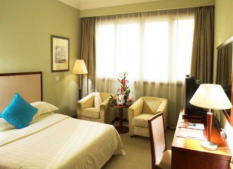 Фото Holiday Inn Express Shanghai Zhenping