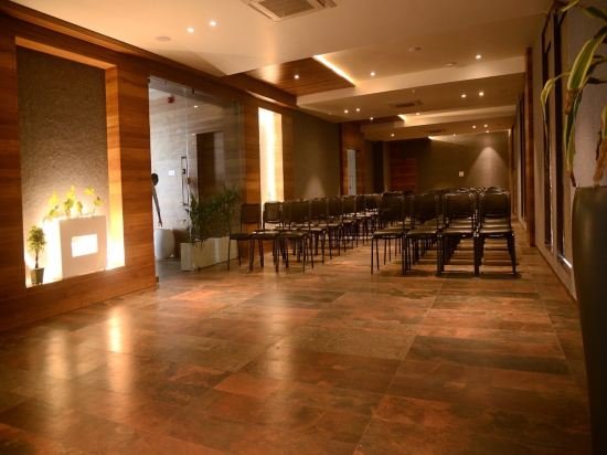 Фото The Bliss Hotel