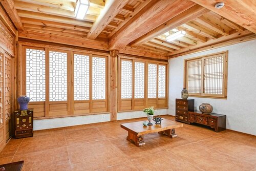 Гостиница Gyeongju Hanokhotel Chunchugwan в Кенджу