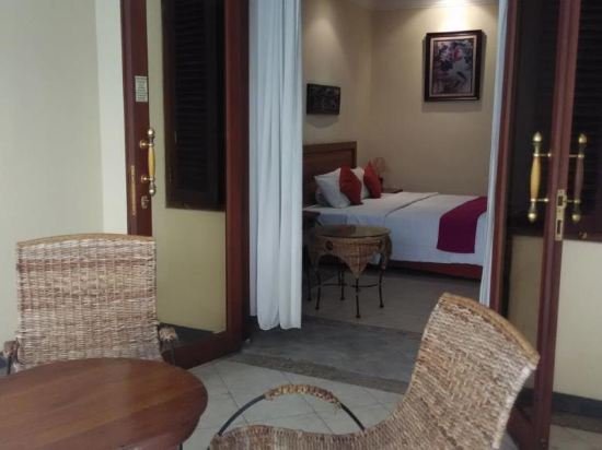 Фото Lotus Garden Hotel