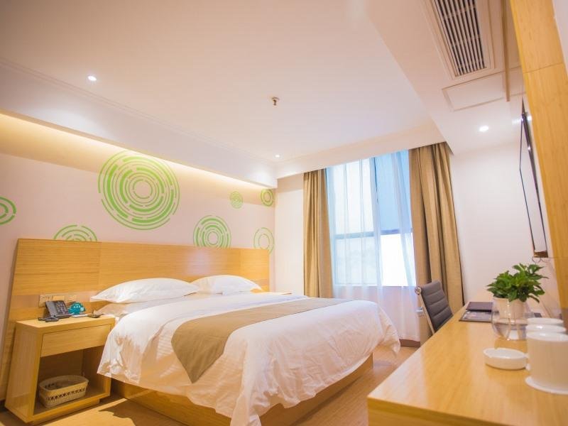 Фото GreenTree Inn Nanchang Honggutan New Area Cuiyuan Road Subway Station Business Hotel