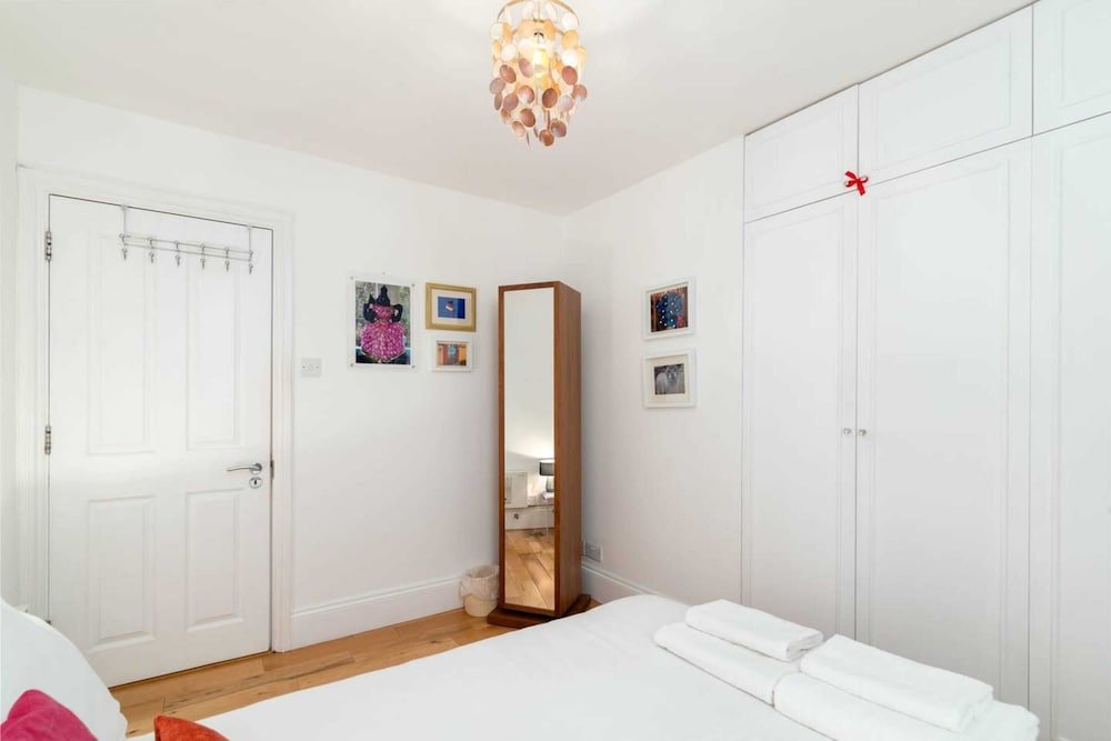 Фото Good Size 2 Bedroom in a Perfect Location