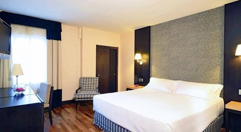 Фото Nh Madrid Balboa