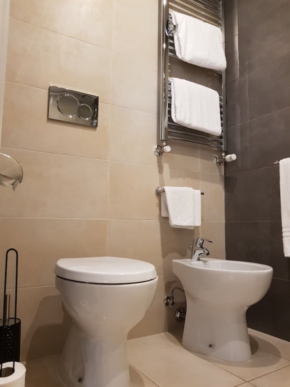 Фото Vatican May's House