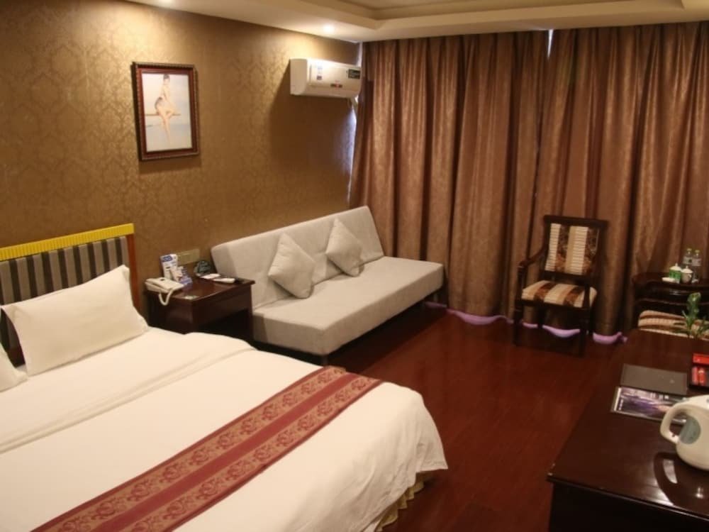 Фото GreenTree Inn Chongqing Shiqiaopu Computer City Light Rail Stine Express Hotel