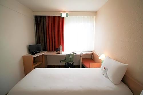 Фото Ibis Düsseldorf Hauptbahnhof