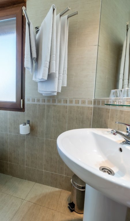 Фото Hostal Rural El Caño by Viverestays