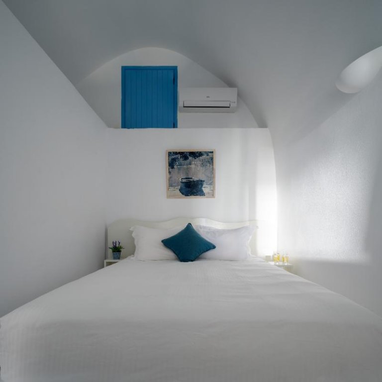 Фото Pantelia Suites