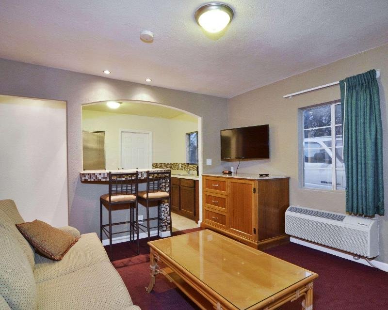 Фото Rodeway Inn near Coachella