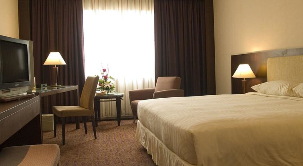 Фото Zenith Sukhumvit Hotel