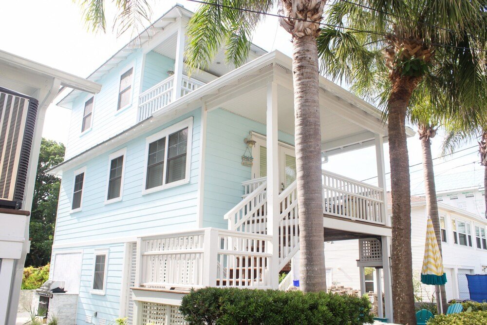 Фото Key West Style Beachtown Estate