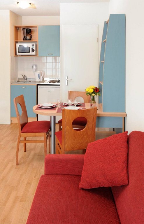 Фото Séjours & Affaires Reims Clairmarais