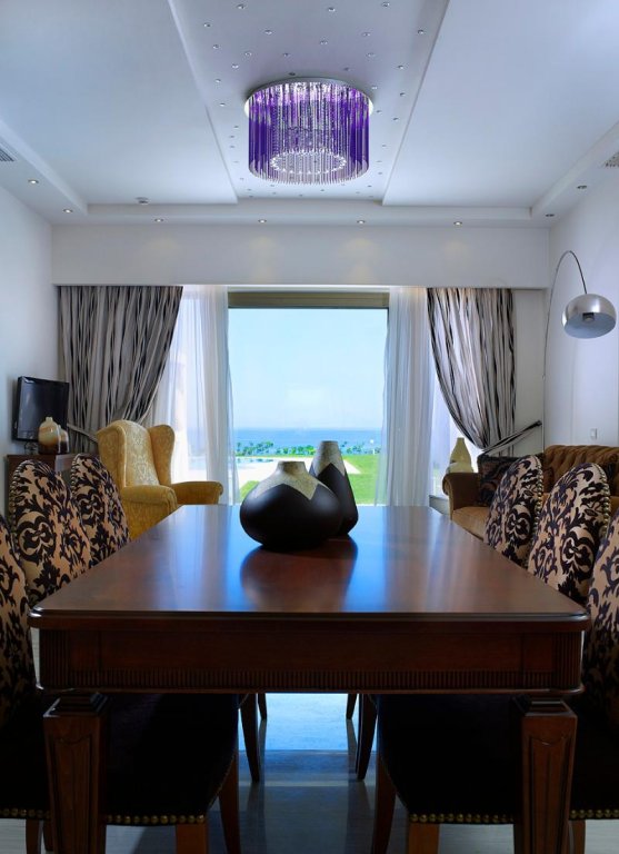 Фото The Royal Blue