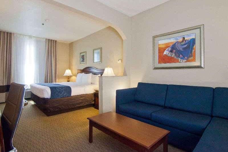 Фото Comfort Suites Waco Near University Area