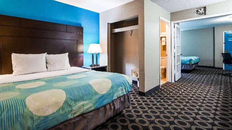 Фото SureStay Hotel by Best Western San Antonio Northeast