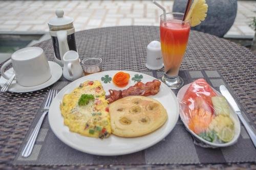 Фото D'Penjor Seminyak Hotel