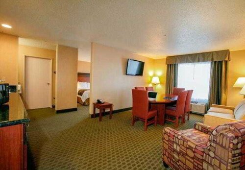 Гостиница Fairfield Inn & Suites by Marriott Detroit Livonia